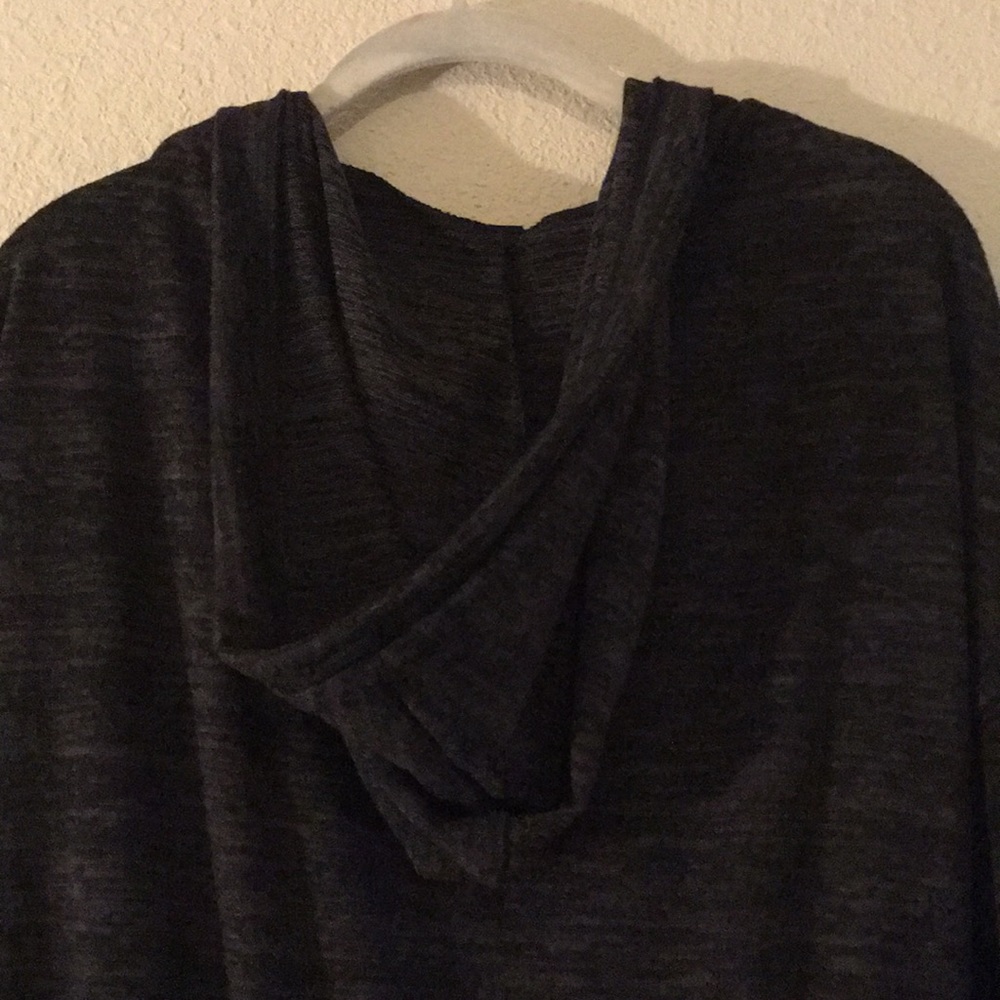 *SOLD*Absolutely adorable BLUE MINT HoodedRomper W/VNeck - Picture 3 of 8